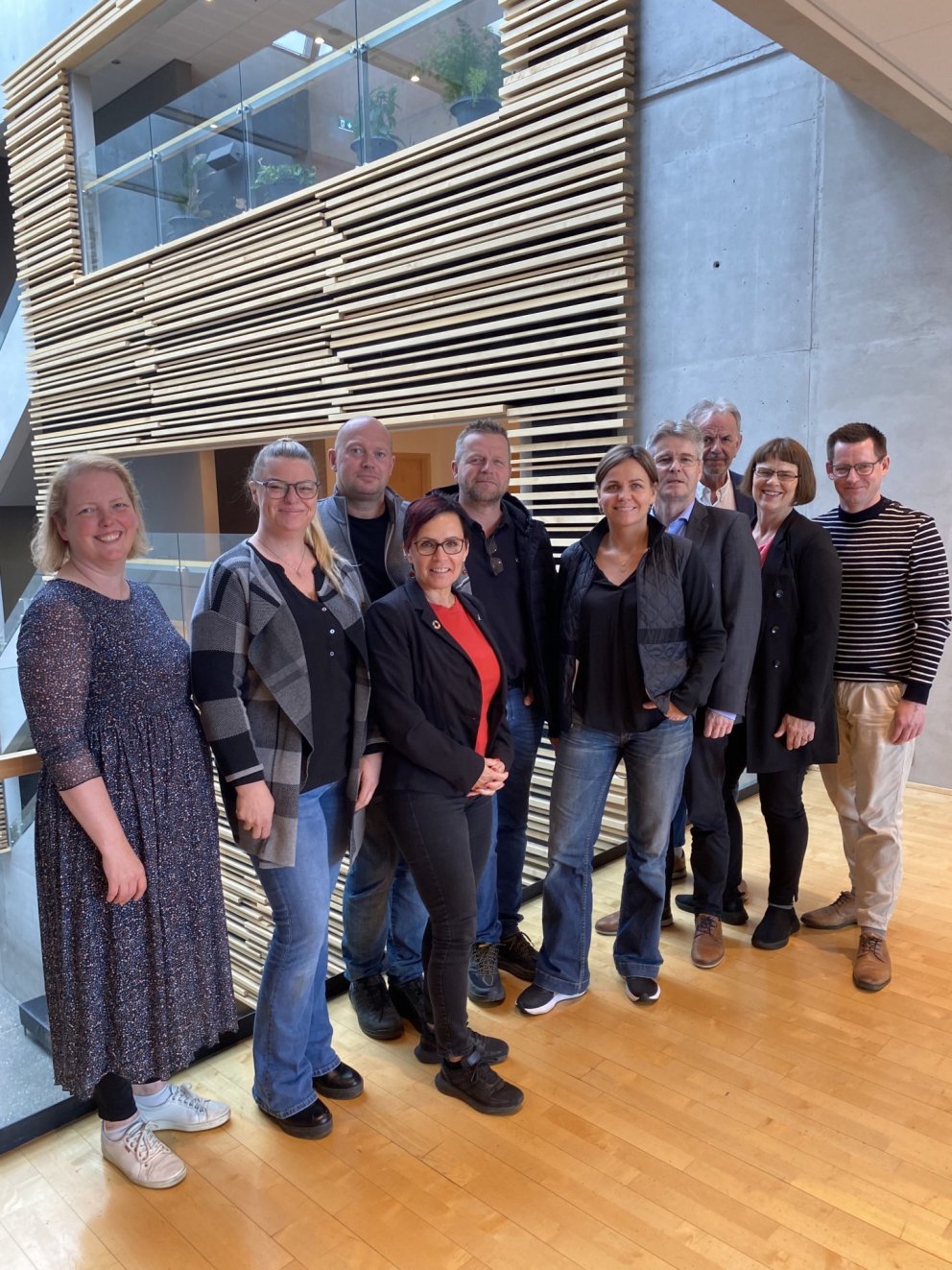 Þingmenn Norðausturkjördæmis ásamt starfsmönnum SSNE, sveitarstjóra Langanesbyggðar og Bakkfirðingum…