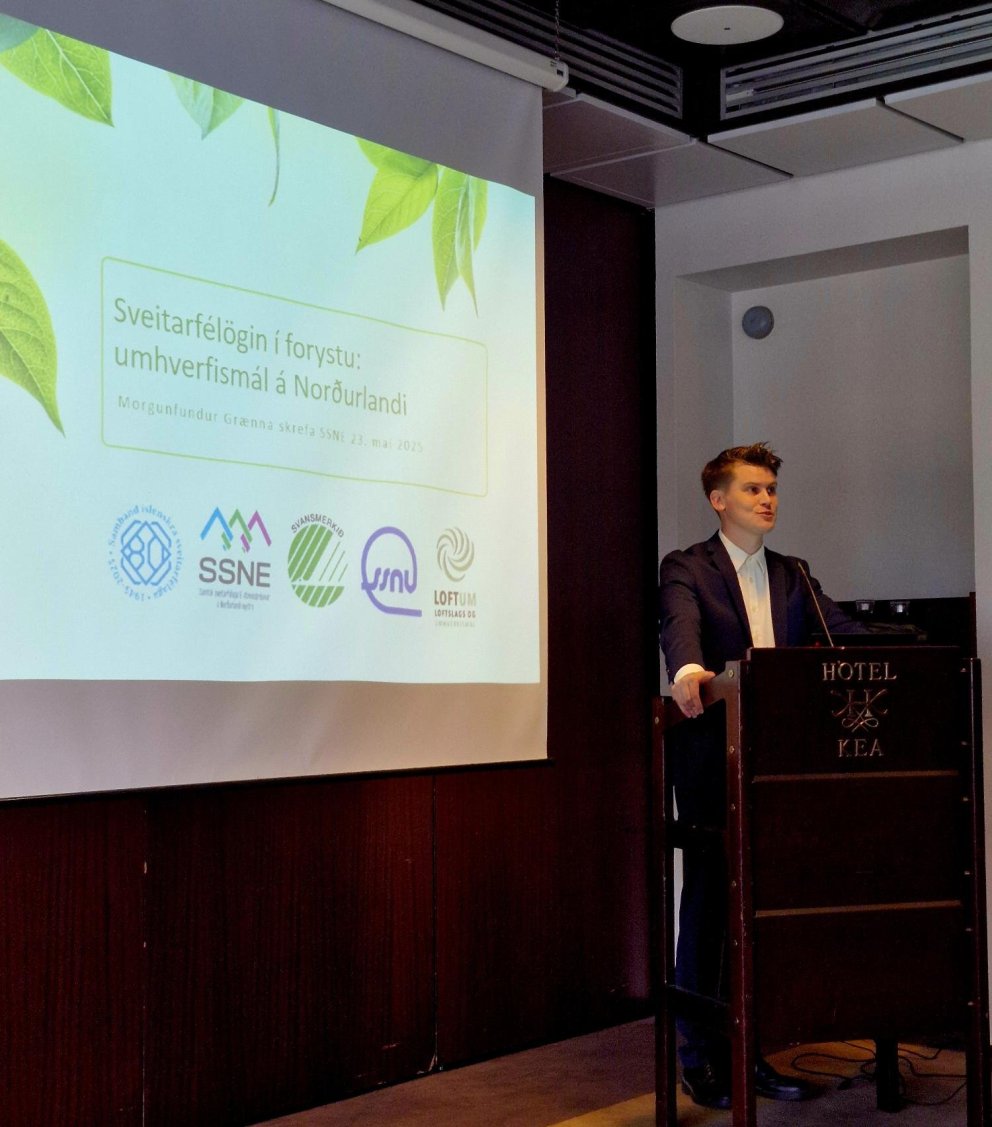 Ráðherra umhverfis- orku- og loftslagsmála, Jóhann Páll Jóhannsson, ávarpar gesti.