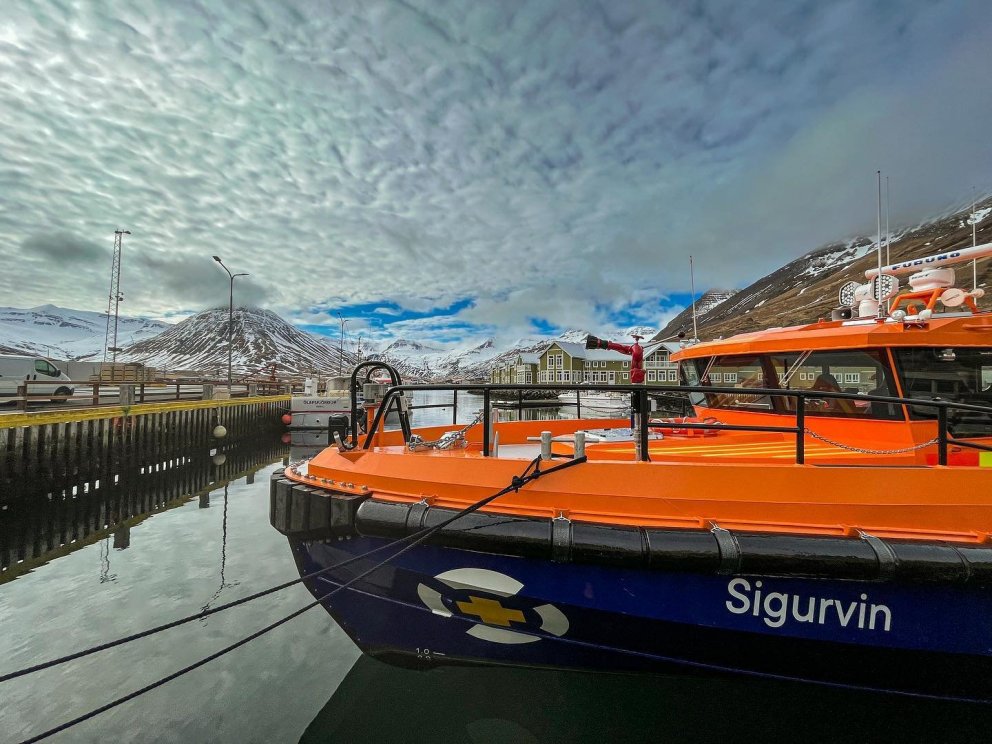 Í kaffipásum Ársþingsins var stutt fyrir fundargesti að fara og dást að Sigurvini, nýju björgunarski…