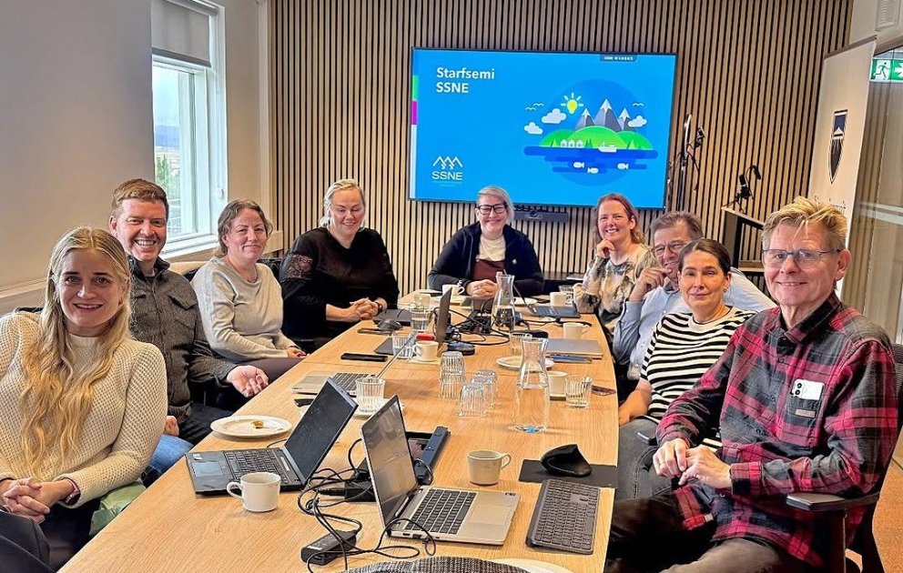 Starfsfólk SSNE í fundarsal Þingeyjarsveitar í dag.