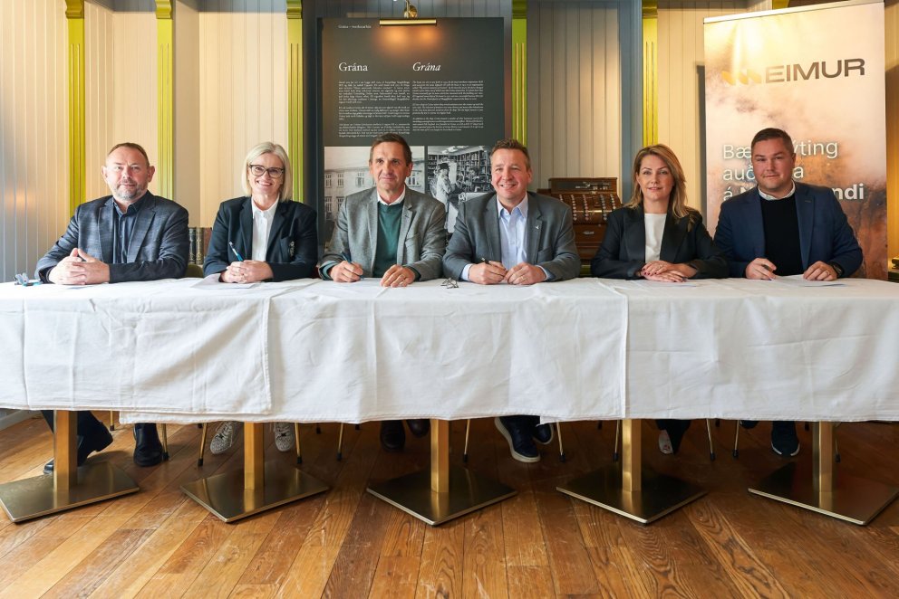 Frá undirritun samkomulagsins.