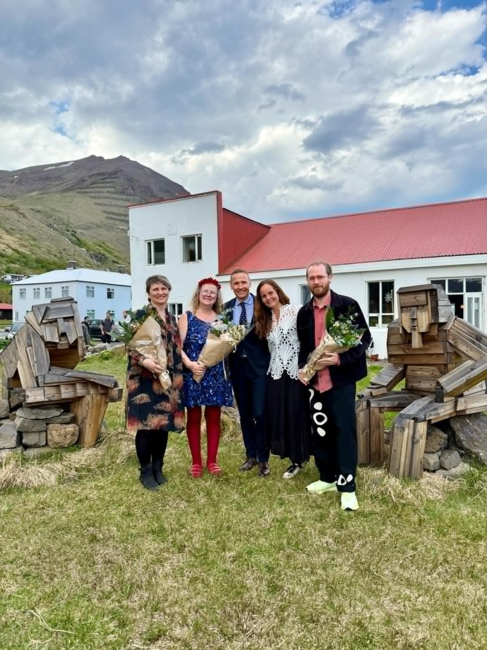 Ásdís Thoroddsen kvikmyndagerðarkona tók við verðlaununum fyrir hönd Tankanna á Raufarhöfn, Aðalheið…