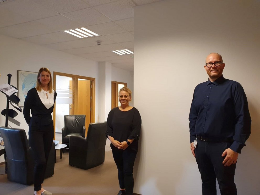 Frá undirritun Lóu nýsköpunarstyrks, Perla Björk starfsmaður klasans, Selma Dögg Sigurjónsdóttir ver…