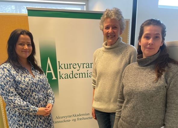 Á mynd eru f.v. Kolfinna María Níelsdóttir hjá SSNE, Aðalheiður Steingrímsdóttir framkvæmdastjóri Ak…