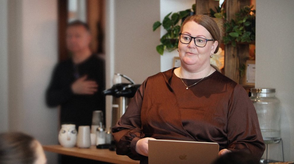 Helena Eydís, forseti sveitarstjórnar Norðurþings og varaformaður SSNE, ávarpar gesti við upphaf dag&hellip;