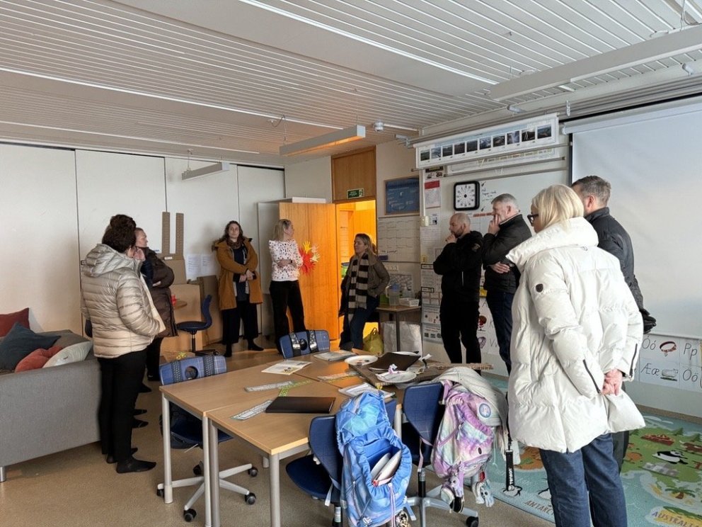 Skólastjóri Þelamerkurskóla kynnti starfsemi skólans fyrir stjórnarfólki SSNE.