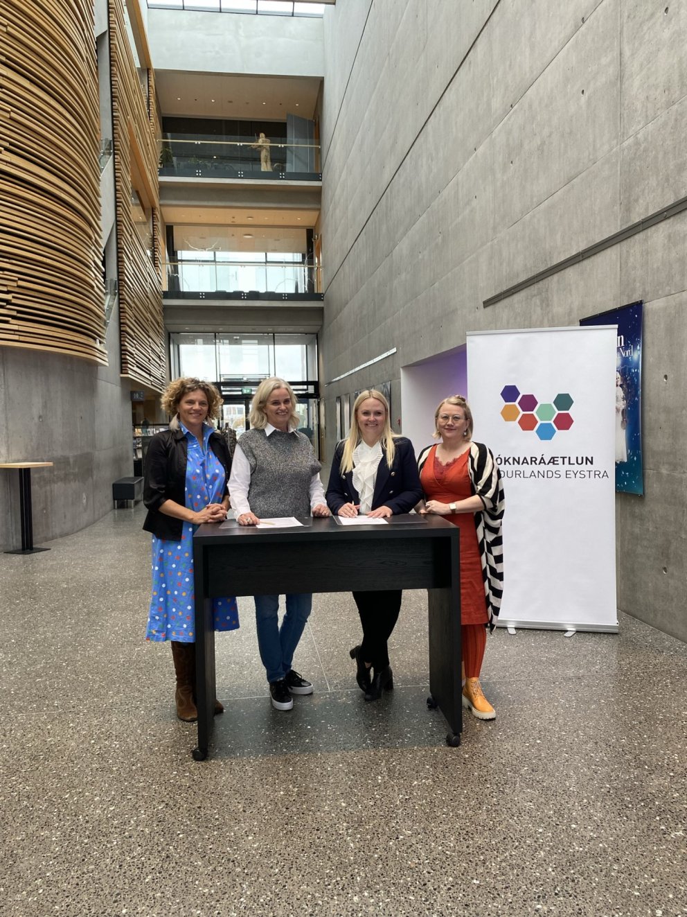 María Pálsdóttir verkefnastjóri Fiðrings, Lára Halldóra Eiríksdóttir formaður stjórnar SSNE, Eva Hru…