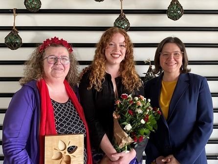 Hér má líta kjarnakonurnar Aðalheiði Eysteinsdóttur, Brák Jónsdóttur og frú Elizu Reid. Myndin var f…