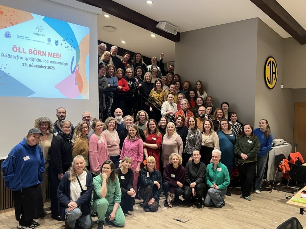 Hluti hópsins samankominn á Akranesi