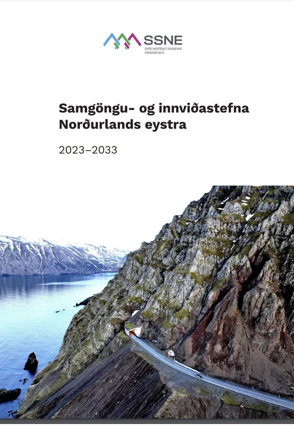 Forsíða Samgöngu- og innviðastefnu Norðurlands eystra.