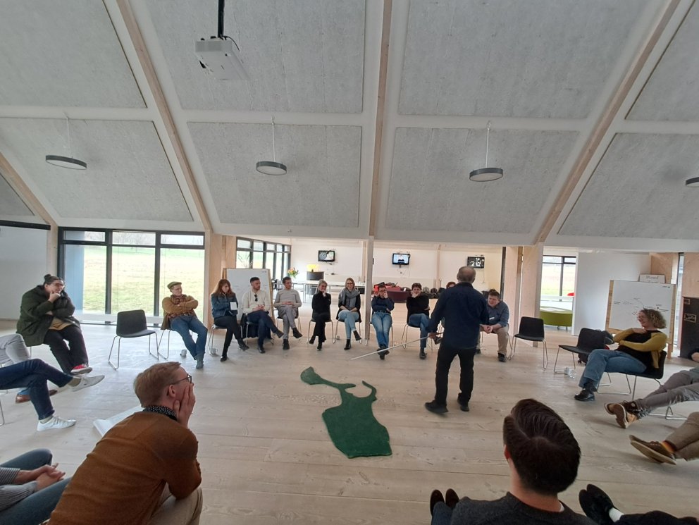 Árið 1997 tóku íbúar Samsø þá ákvörðun um að verða fyrsta sjálfbæra eyjan í Danmörku og á 10 árum tó…