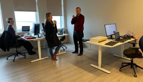 Rætt heimsmálin yfir kaffibolla.