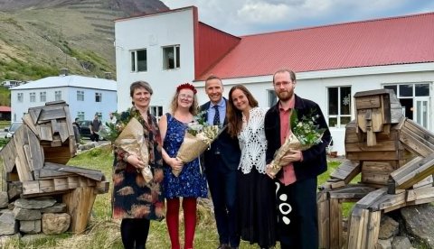 Ásdís Thoroddsen kvikmyndagerðarkona tók við verðlaununum fyrir hönd Tankanna á Raufarhöfn, Aðalheiður S. Eysteinsdóttir listakona og handhafi Eyrarrósarinnar 2023, Hr. Björn Skúlason maki forseta og verndari Eyrarrósarinnar, Lára Sóley Jóhannsdóttir listrænn stjórnandi Listahátíðar í Reykjavík og Dr. Jack Armitage fræði- og listamaður, sem og forsprakki ,,Afhverju Ekki“