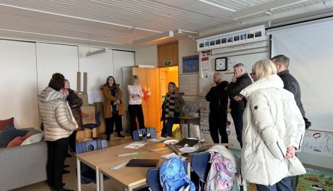 Skólastjóri Þelamerkurskóla kynnti starfsemi skólans fyrir stjórnarfólki SSNE.