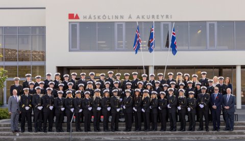 57 lögreglunemar útskrifast úr lögreglufræði frá Háskólanum á Akureyri sumarið 2025. Ljósmynd: Háskólinn á Akureyri/Ísland.is