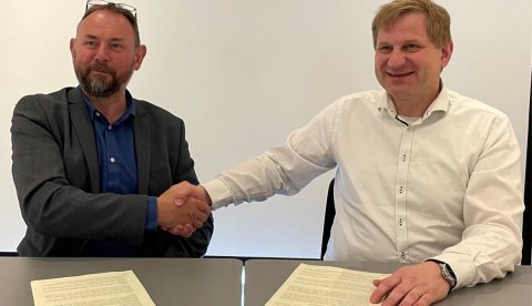 Eyþór Björnsson og Óli Halldórsson skrifa undir nýjan leigusamning