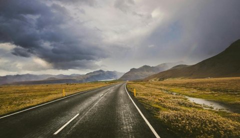 Markmiðið er að hvergi á þjóðvegakerfi landsins verði lengra en 100 km á milli hraðhleðslustöðva. / Mynd: Unsplash.